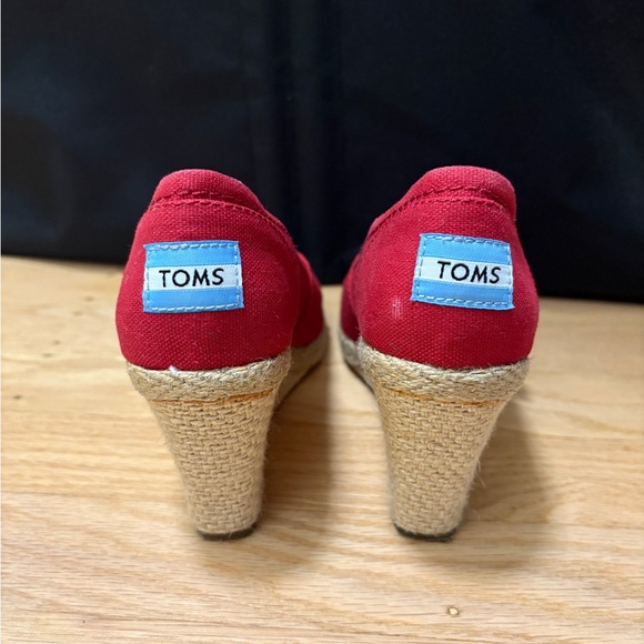 TOMS Red Canvas Wedge Shoes, Size 5 - Picture 3 of 8